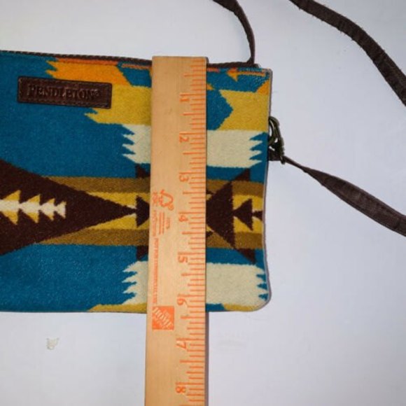 CROSSBODY SHOULDER HANDBAG MADE WITH PENDLETON WOOL AND LEATHER - Picture 6 of 8